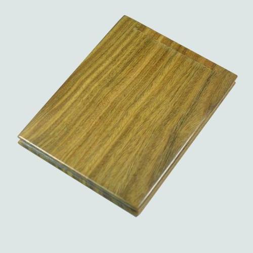 現(xiàn)在很多人喜歡用木質(zhì)材料做家具。
